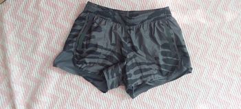État neuf Short actif gris
Adidas Stella McCartney