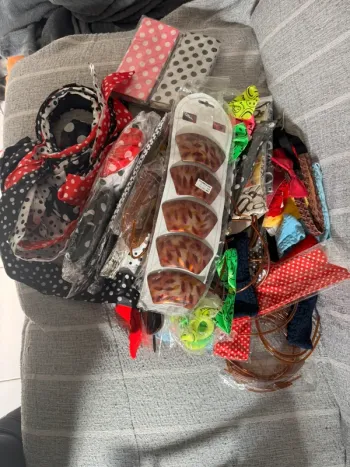 Lot de 250 pièces accessoires cheveux Neufs