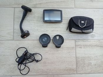GPS voiture Tom Tom + accessoires