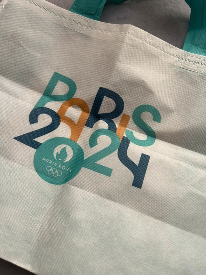 Lot « Paris 2024 » jeux olympiques 3 rubans correcteur et un sac tissus bag neufs - photo numéro 7