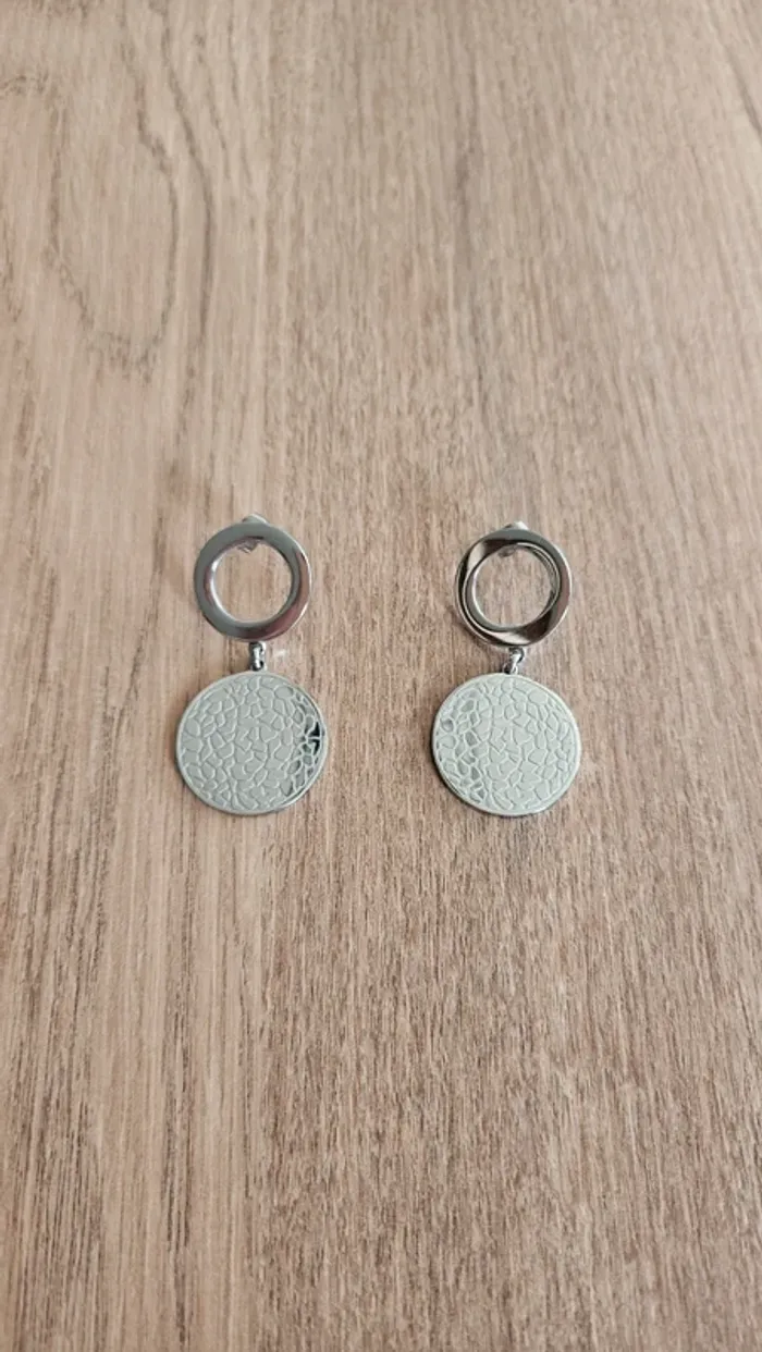 Boucles d'oreilles pendantes, gris argentées, Lotus