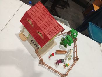 Écurie playmobil avec accessoires personnage et chevaux