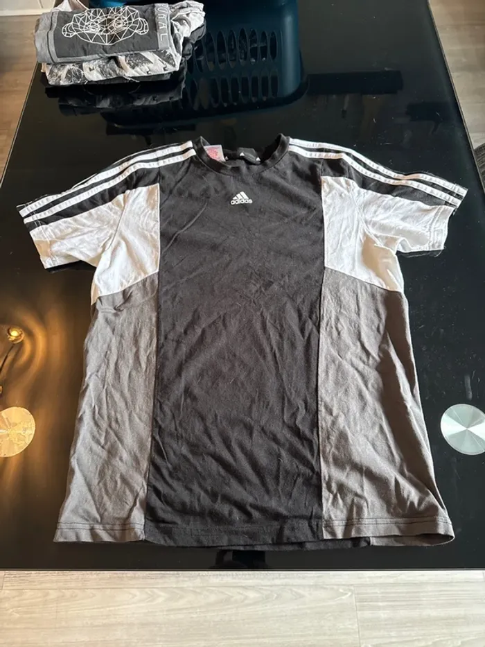 TEE shirt Adidas 13/14 ans