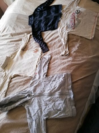 Lot 3 ans 2 gilets 1 sous pull 1 TS