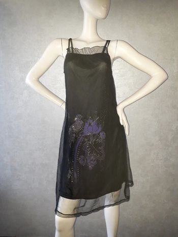 robe noire à bretelle avec dessin à paillette taille 40/42