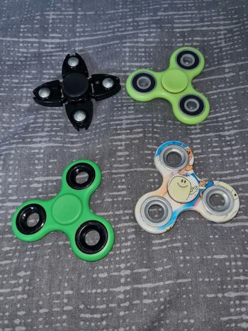 Lot hand spinner