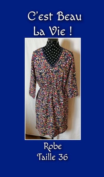 Robe à fleurs bleu marine et multicolore dentelle taille 36 C'est beau la vie