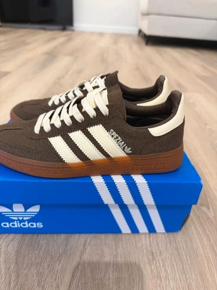 Adidas Handball spezial Taille 39 - photo numéro 3