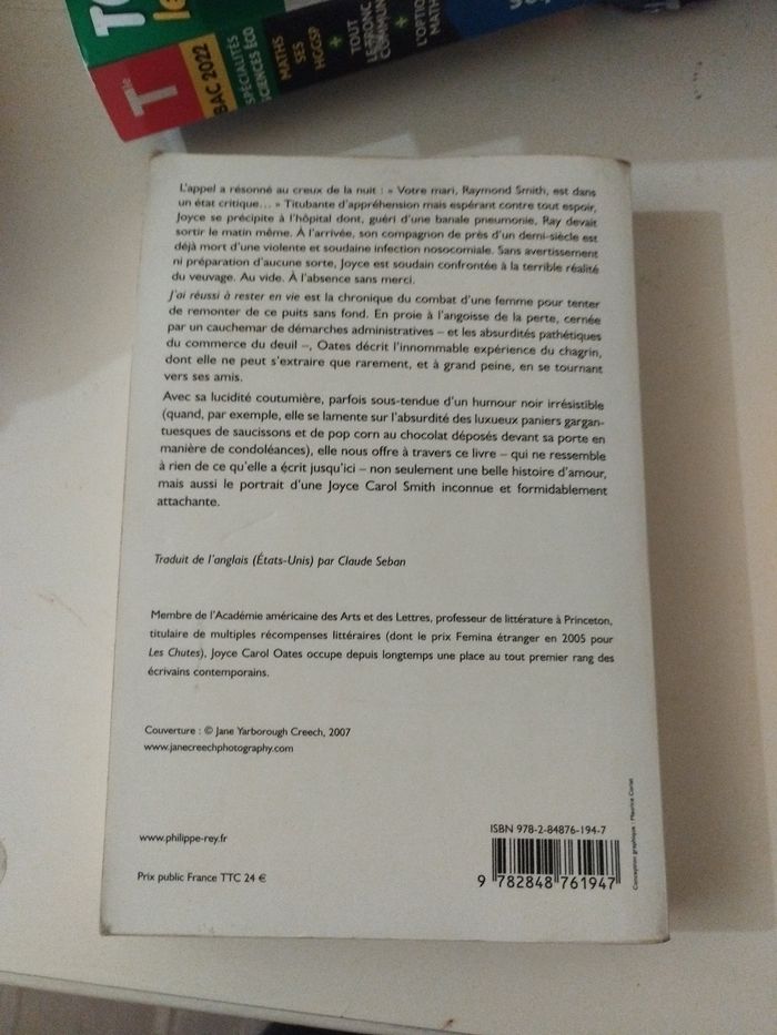 Livre J'ai réussi à rester en vie - Joyce Carol Oates - photo numéro 2