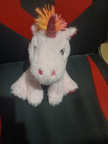 Peluche licorne crinière arc en ciel