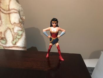 Figurine wonder woman super héros