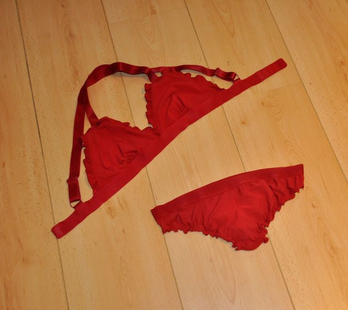 H&M bikini rouge foncé t.XS tb état - photo numéro 7