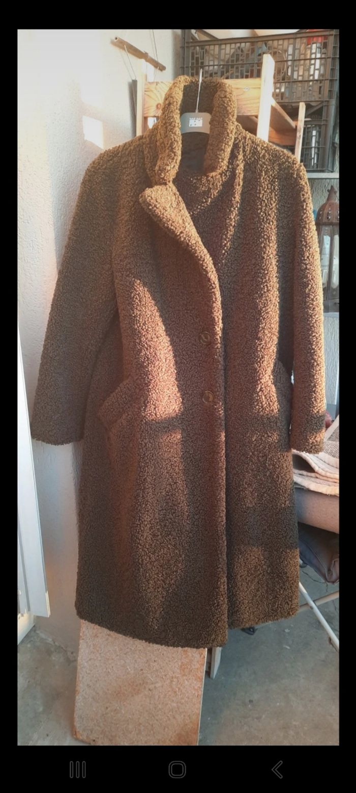 Manteau long à bouclette de chez Zara - photo numéro 2