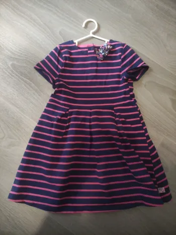 Très belle robe sergent major en très bon état très peu porté taille 5 ans