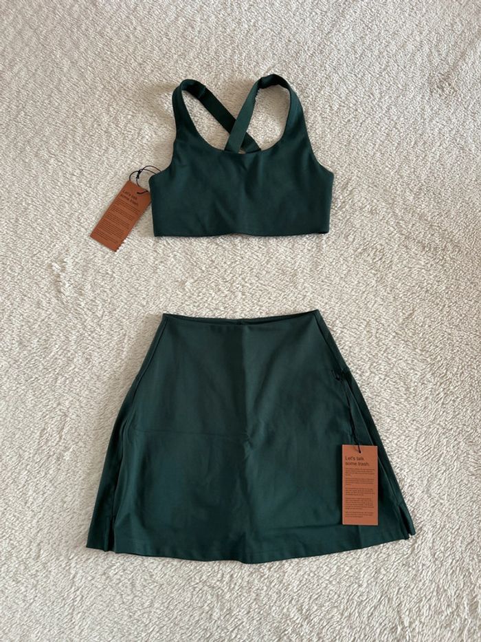 Ensemble jupe short et brassière Girlfriend Collective