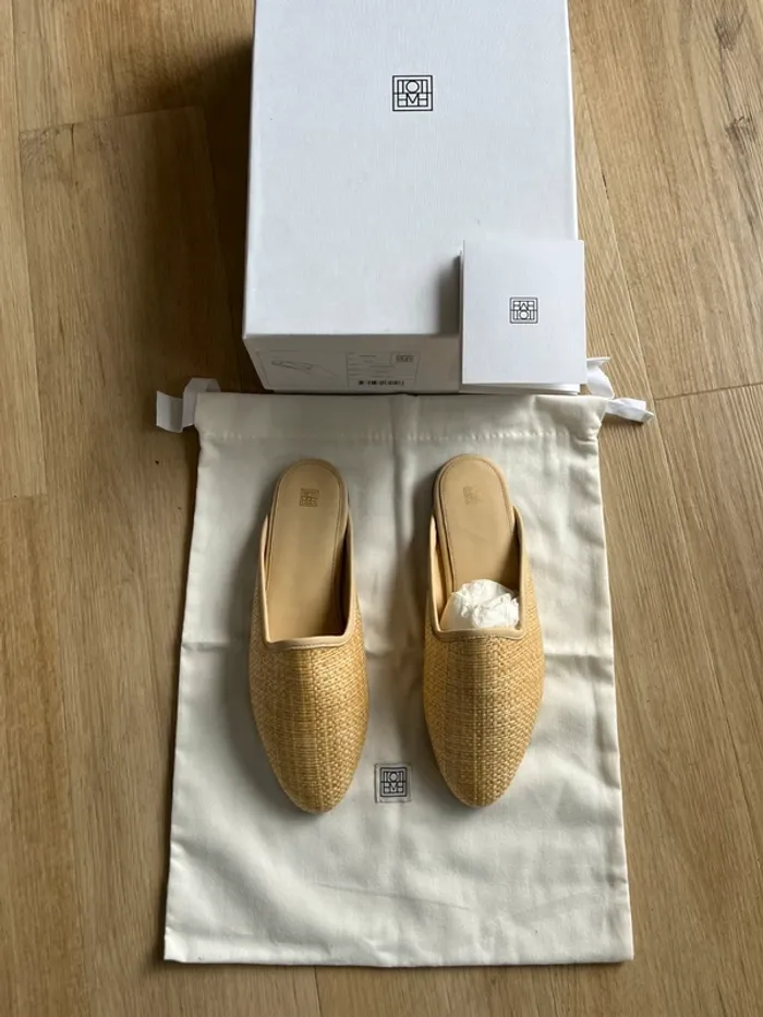 Toteme Mules Plates Beige Taille 36 - photo numéro 2