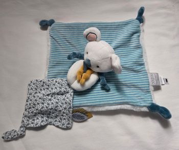 Doudou et compagnie carré plat koala Yoca avec mouchoir