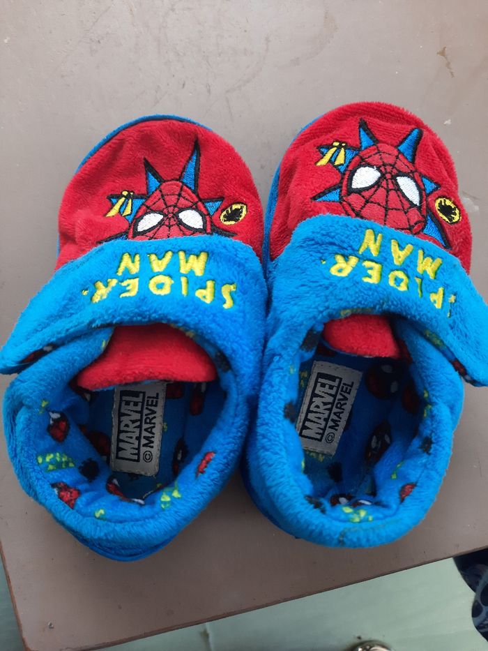 Chaussons spiderman pointure 23 - photo numéro 2