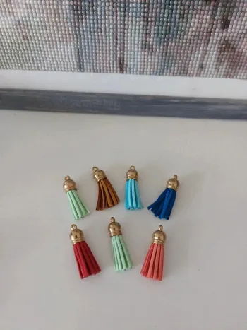 Lot de 7 pompons multicolores