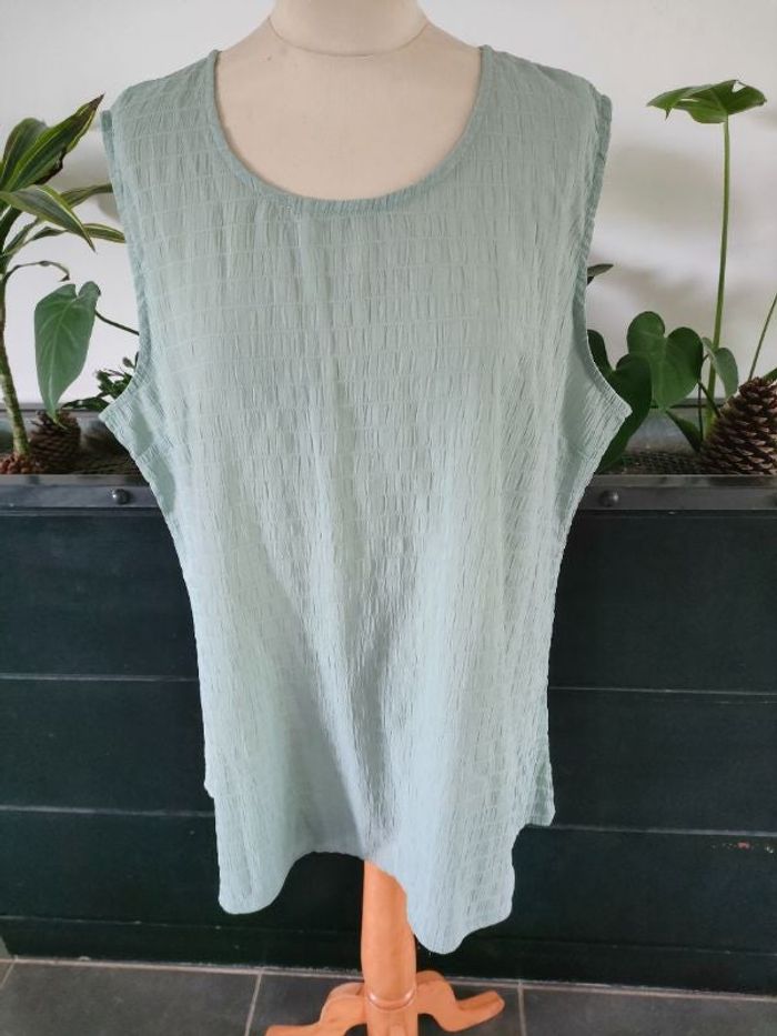 Blouse neuve sans manches TQF