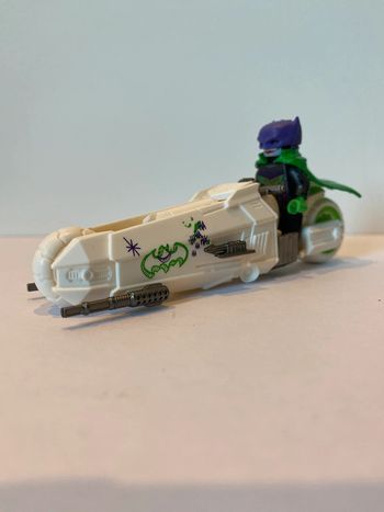 Figurine type lego The Joker avec sa moto. Dc comics