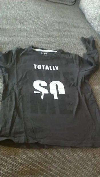 tee shirt ML garçon taille 8 ans