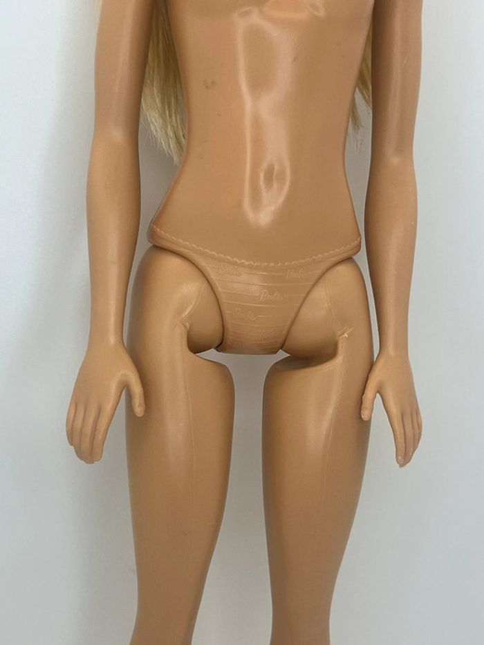 Barbie Glitz 60th Anniversary Doll - photo numéro 5