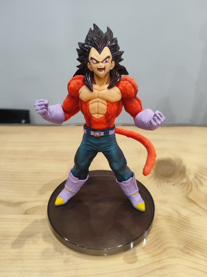 Figurine végéta ssj 4
