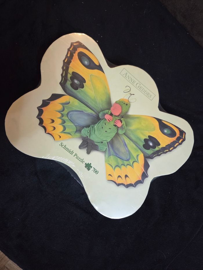 PUZZLE NEUF. 700 Pieces. Papillon - photo numéro 2