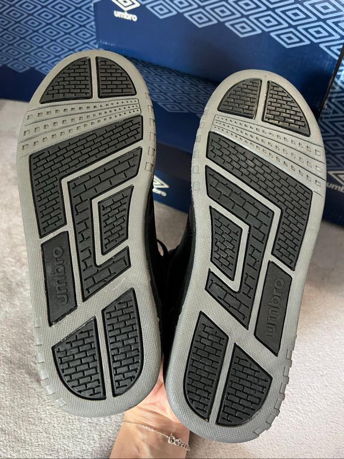 Basket UMBRO neuf - photo numéro 5