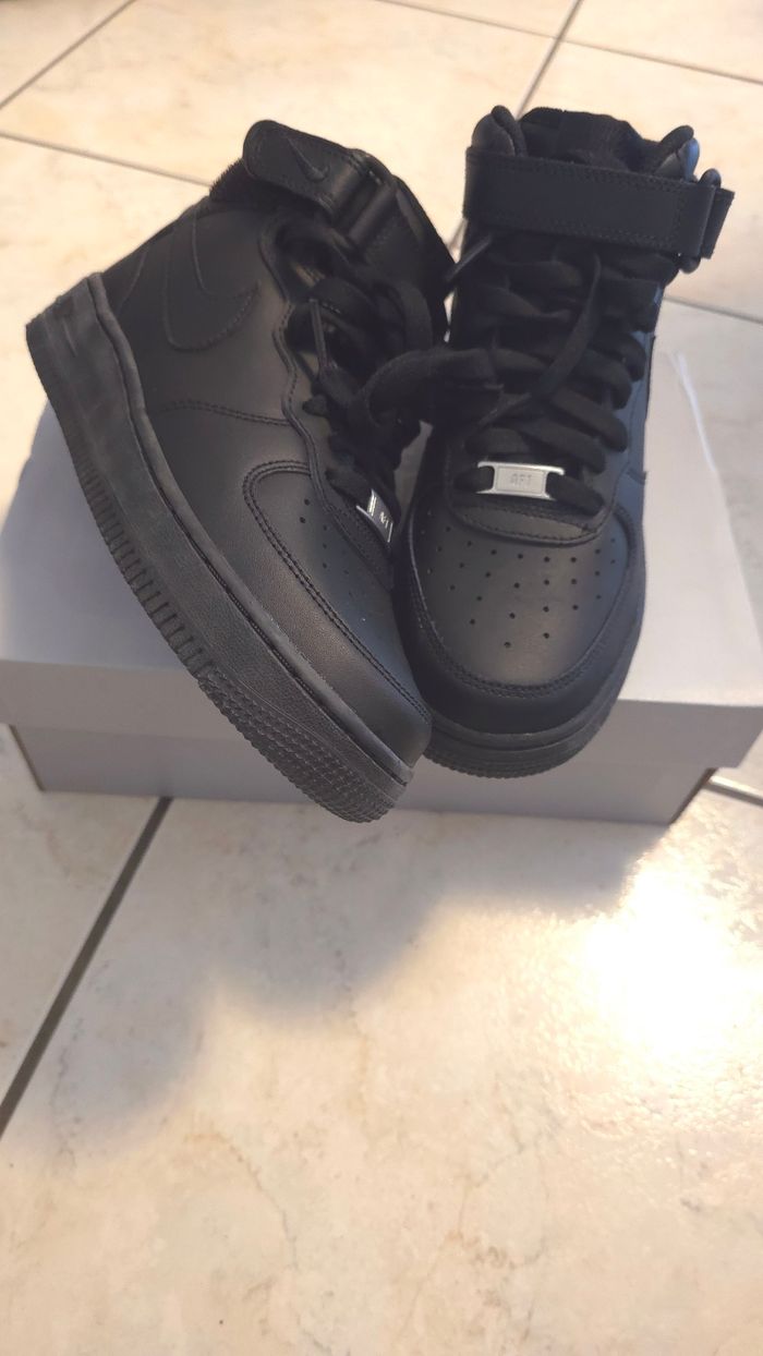 (Neuves non portées) 🏷🥰😍 superbes  baskets NIKE  AIR FORCE ONE Pointure 37.5 unisex 😍🥰 - photo numéro 5