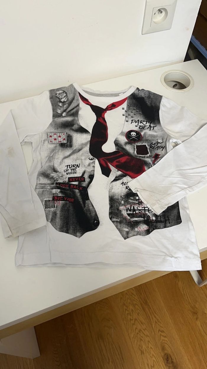 Tee shirt manches longues imprimé cravate