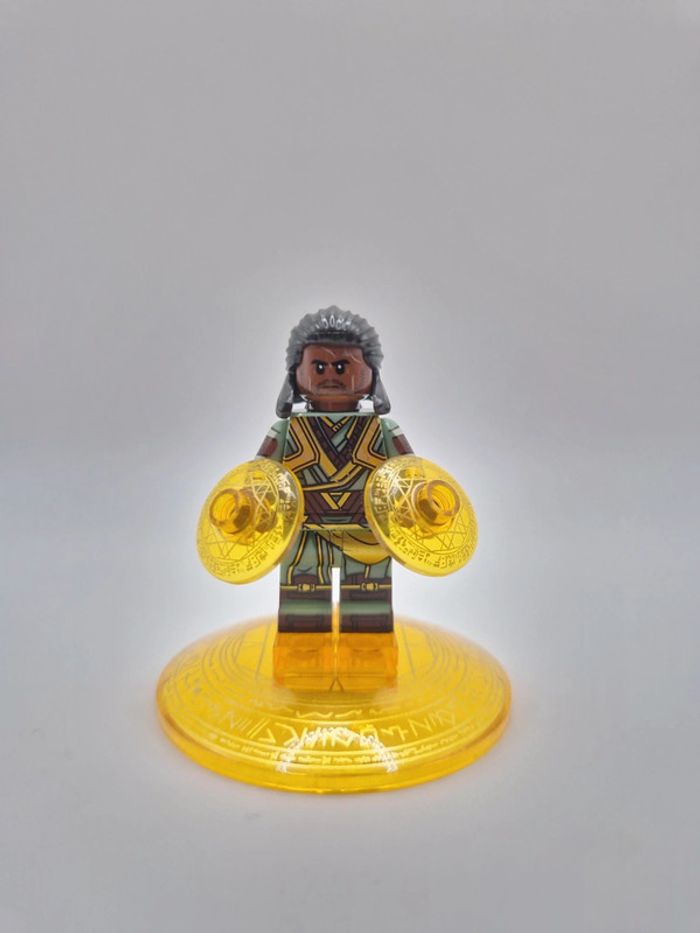Figurine type lego Baron Mordo Dr Strange Marvel