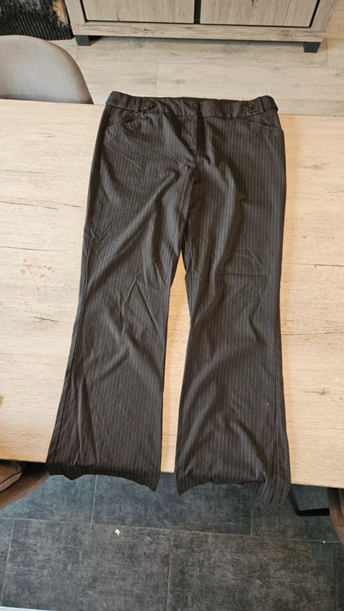 Pantalon à jambes larges, brun foncé avec fines lignes, Etam, 46