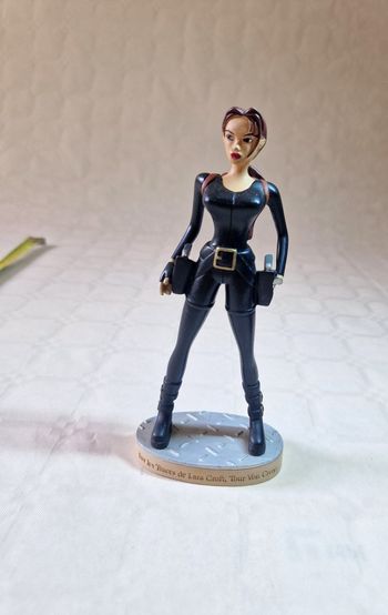 figurine de collection Atlas  , Tomb raider  , Lara Croft -    Sur les traces de Lara Croft ,Tour Von Croy