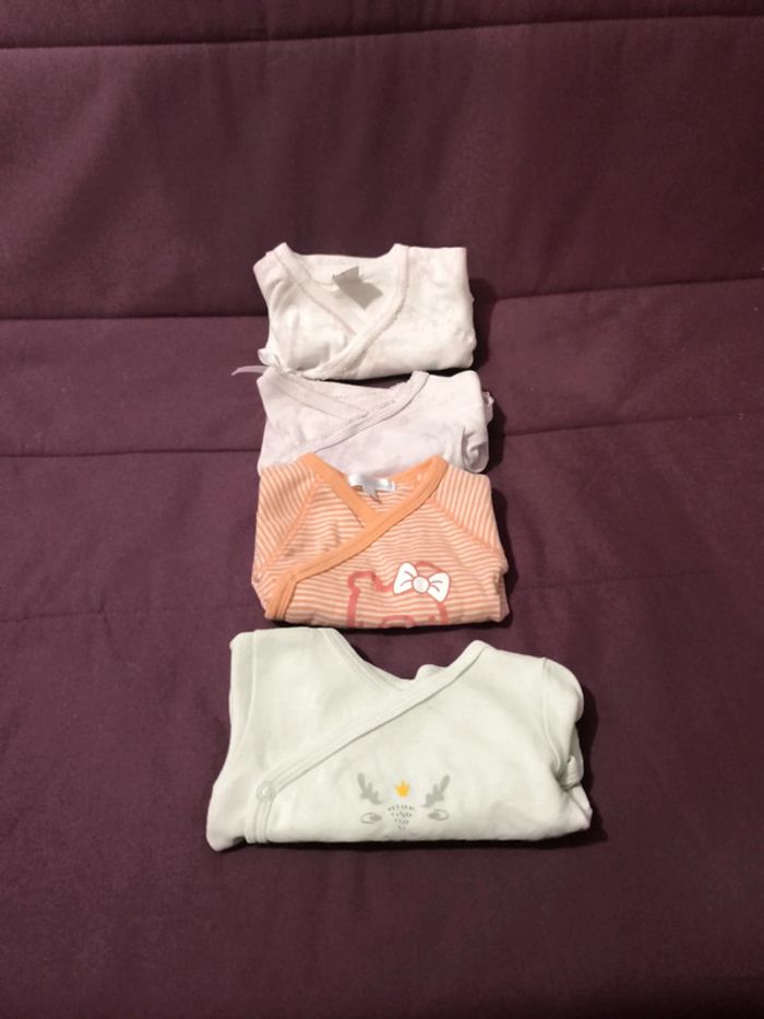 Lot de 4 body manches longues taille 3 mois