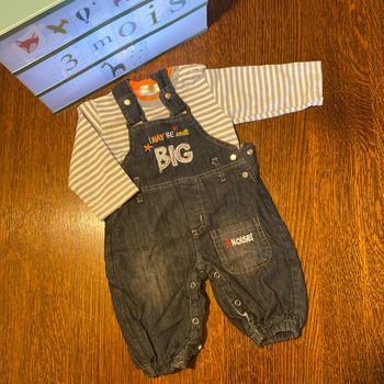 Ensemble salopette et t-shirt manches longues