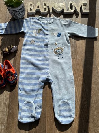 - Pyjama Tex baby - 12 mois - bon état, tache