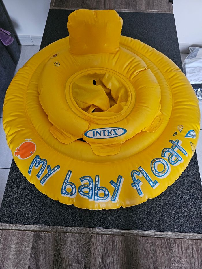 Bouée bébé piscine