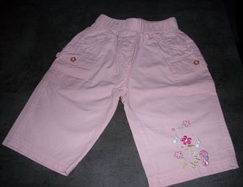 pantacourt rose clair 18 mois en très bon état