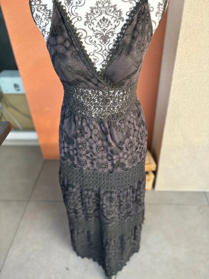 Robe longue à dentelle, taille unique (36/38) , correspond à un M - photo numéro 3