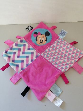 doudou plat disney minnie avec etiquettes