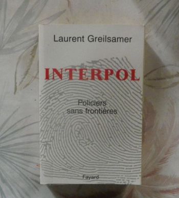 INTERPOL Policiers sans frontières par Laurent GREILSAMER Ed. Fayard