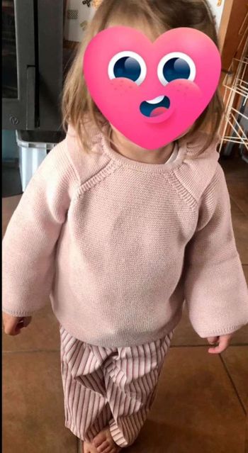 Joli  pull  rose  Kiabi taille 18  mois  en  parfait  état