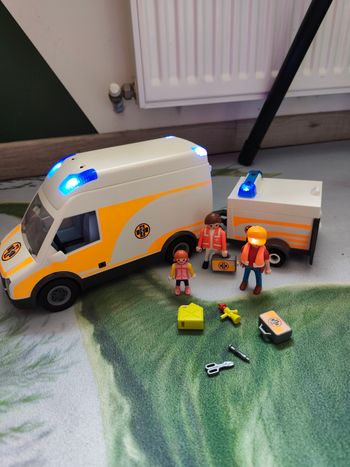 Ambulance playmobil 