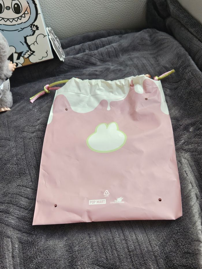 Labubu Sesame Bean Exciting Macaron Pop Mart authentique  Sachet cordon - photo numéro 3