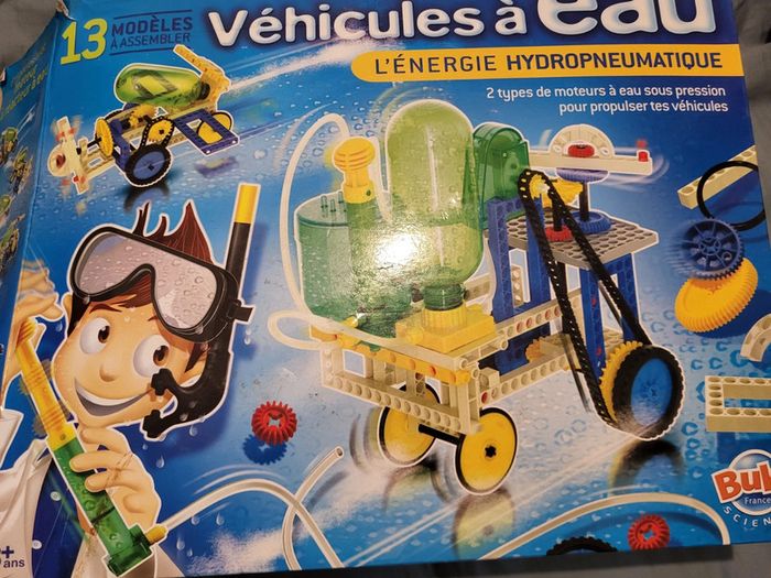 Véhicules à eau Buki