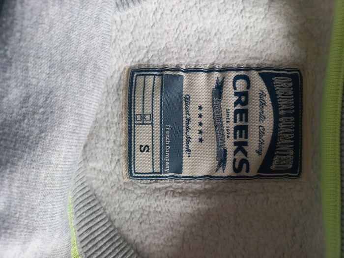 Pull gris avec une fermeture éclair sur le côté - photo numéro 4