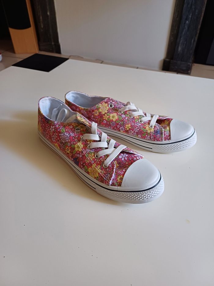 Jolie baskets en toile imprimé fleuri neuve