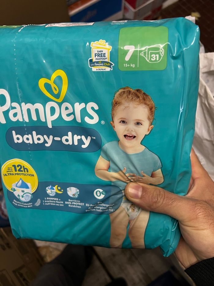 Couches Pampers taille 6 et 7 - photo numéro 3